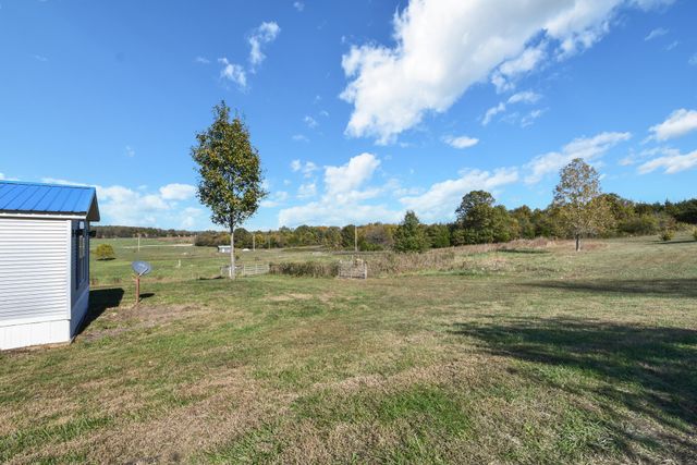 28 Mayflower Lane, Buffalo, MO 65622