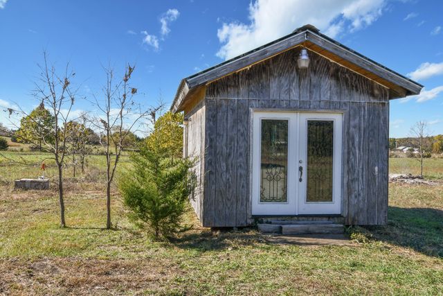 28 Mayflower Lane, Buffalo, MO 65622