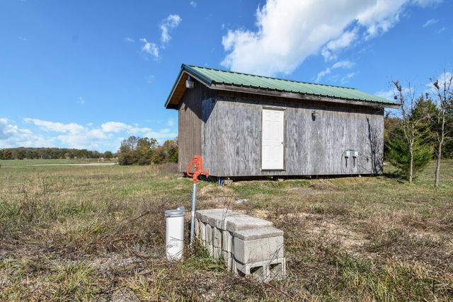 28 Mayflower Lane, Buffalo, MO 65622