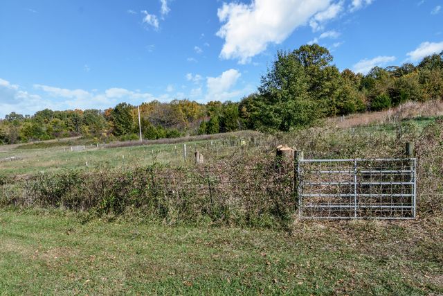 28 Mayflower Lane, Buffalo, MO 65622