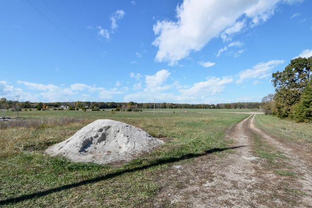 28 Mayflower Lane, Buffalo, MO 65622