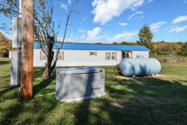 28 Mayflower Lane, Buffalo, MO 65622