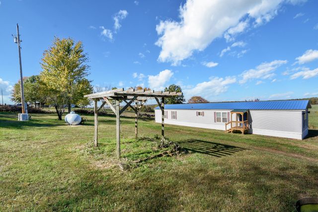 28 Mayflower Lane, Buffalo, MO 65622