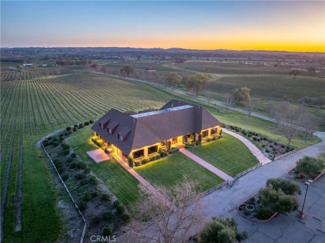 5010 Gate 4 Rd., Paso Robles, CA 93446