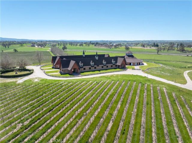 5010 Gate 4 Rd., Paso Robles, CA 93446