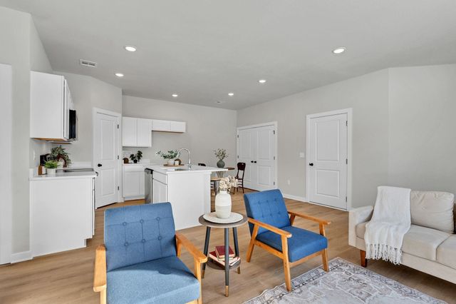 2108-2110 E Plaza Court, Haysville, KS 67060