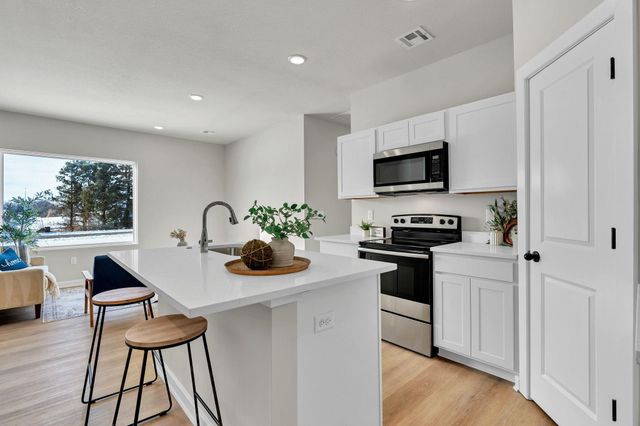 2108-2110 E Plaza Court, Haysville, KS 67060