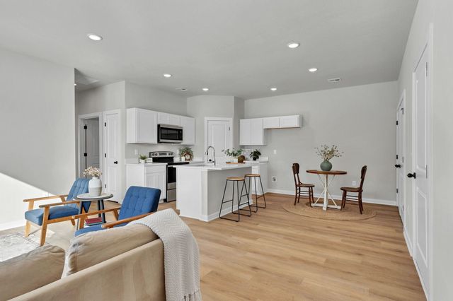 2108-2110 E Plaza Court, Haysville, KS 67060