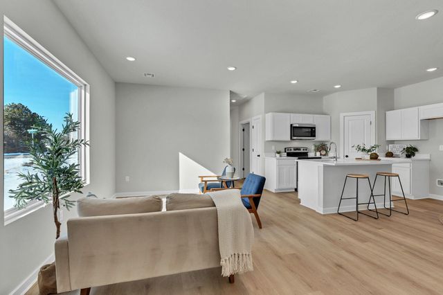 2108-2110 E Plaza Court, Haysville, KS 67060