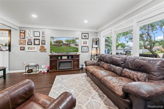 1659 Boxford Street, Trenton, MI 48183