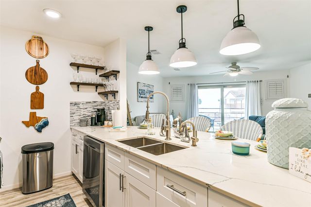 7312 Seawall Boulevard 217, Galveston, TX 77551