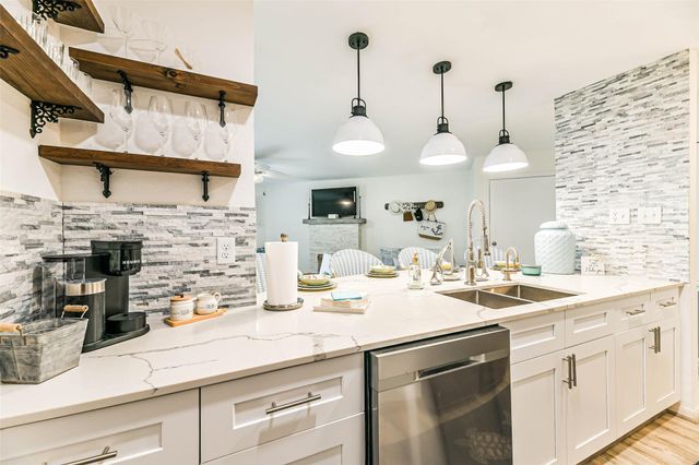 7312 Seawall Boulevard 217, Galveston, TX 77551