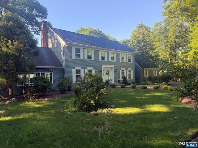 12 Laurel Hill Road, Rockaway Township, NJ 07435