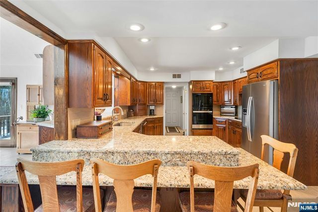 12 Laurel Hill Road, Rockaway Township, NJ 07435