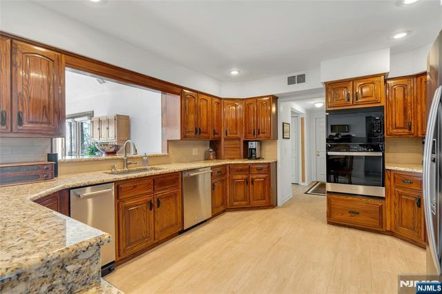 12 Laurel Hill Road, Rockaway Township, NJ 07435