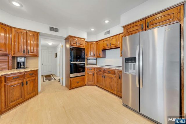 12 Laurel Hill Road, Rockaway Township, NJ 07435