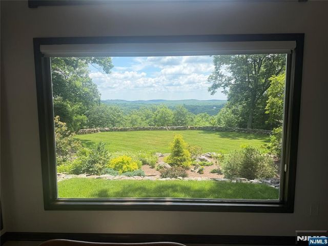 12 Laurel Hill Road, Rockaway Township, NJ 07435