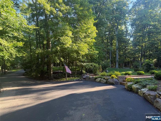 12 Laurel Hill Road, Rockaway Township, NJ 07435