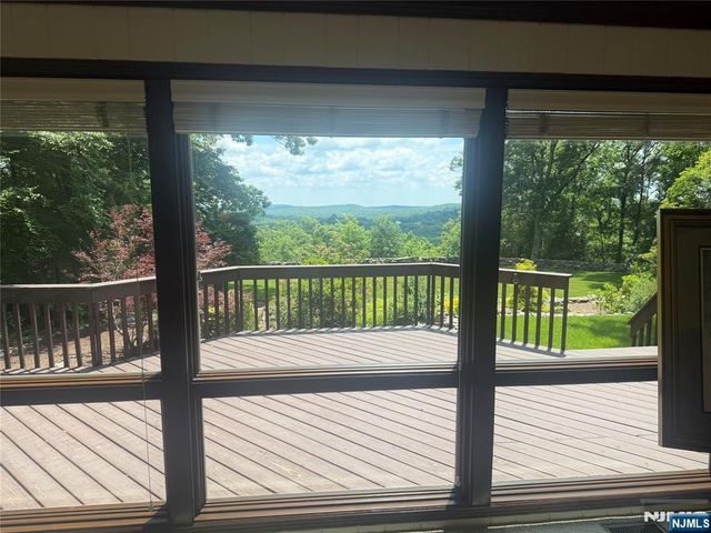12 Laurel Hill Road, Rockaway Township, NJ 07435