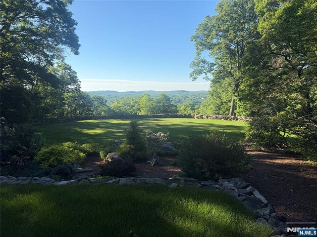 12 Laurel Hill Road, Rockaway Township, NJ 07435