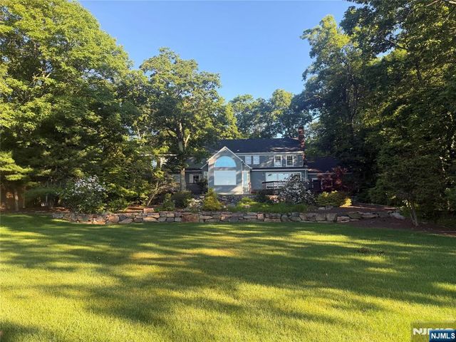 12 Laurel Hill Road, Rockaway Township, NJ 07435