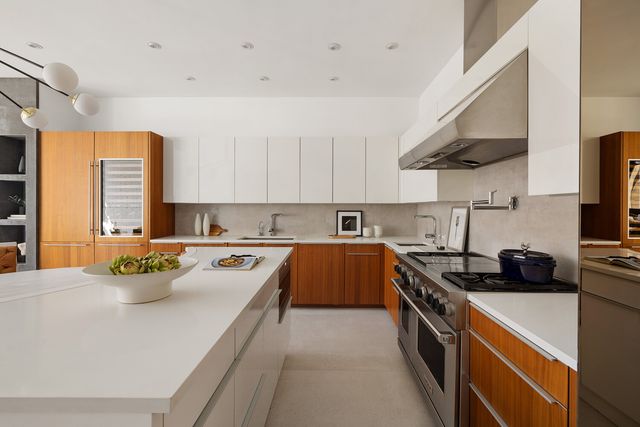 72 Mercer St Apt 4E, New York City, NY 10012