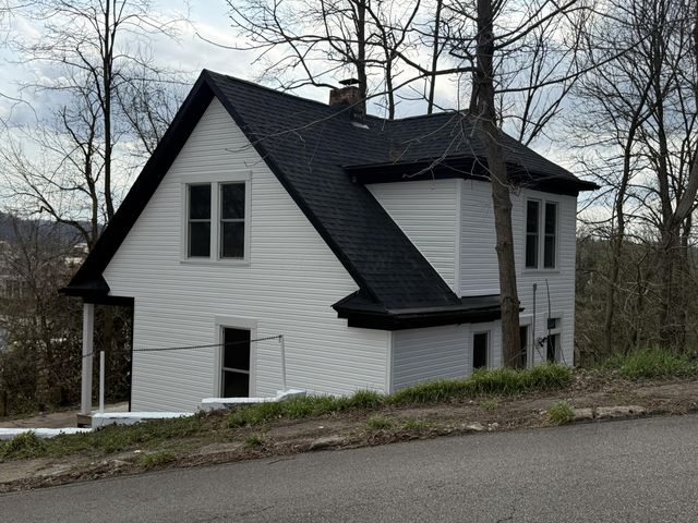 229 N Spring Street, Logan, OH 43138