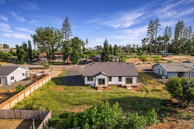 1873 Conifer Dr, Paradise, CA 95969