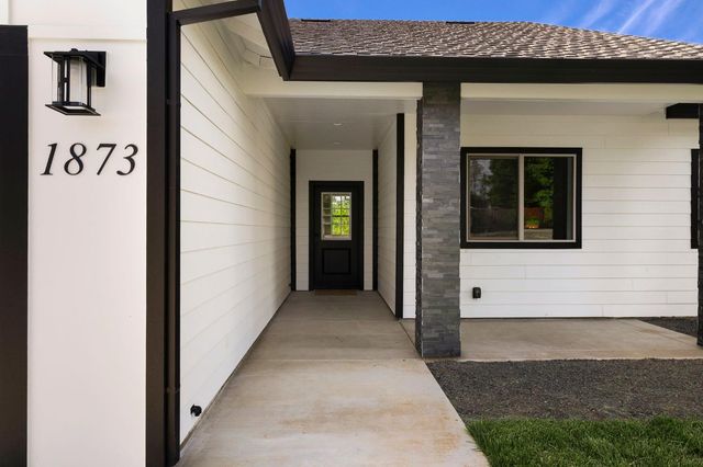 1873 Conifer Dr, Paradise, CA 95969