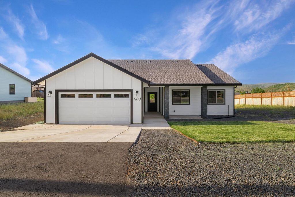 1873 Conifer Dr, Paradise, CA 95969