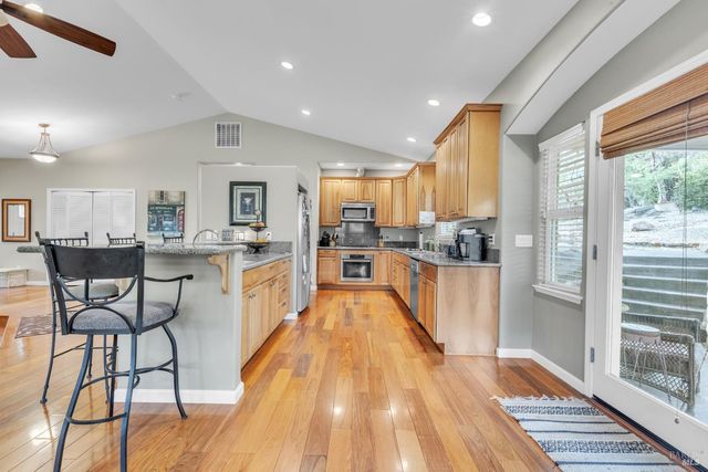 16911 Spruce Grove Rd, Hidden Valley Lake, CA 95467