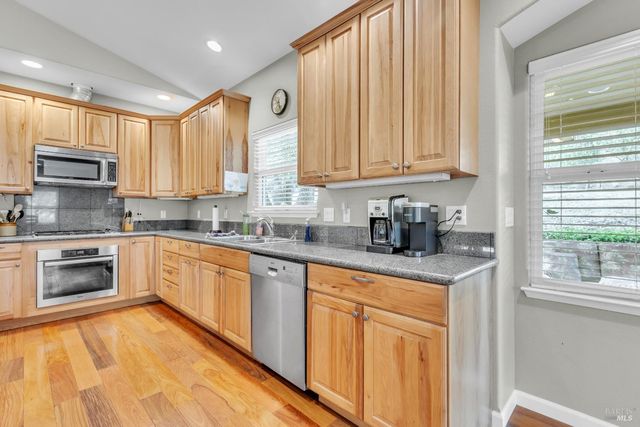 16911 Spruce Grove Rd, Hidden Valley Lake, CA 95467