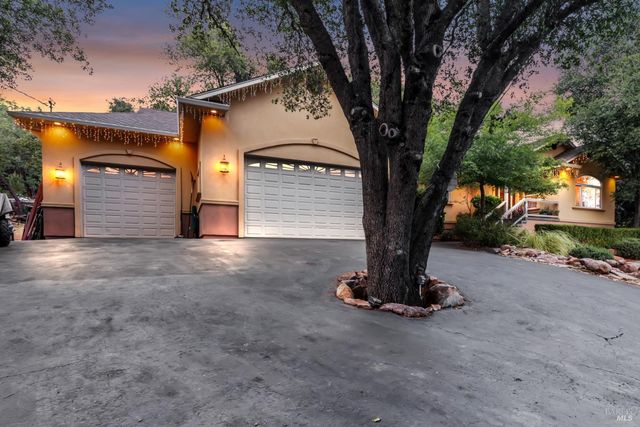 16911 Spruce Grove Rd, Hidden Valley Lake, CA 95467
