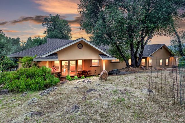 16911 Spruce Grove Rd, Hidden Valley Lake, CA 95467