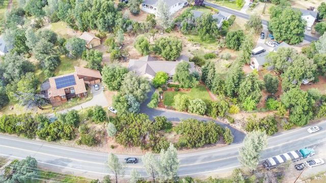 16911 Spruce Grove Rd, Hidden Valley Lake, CA 95467