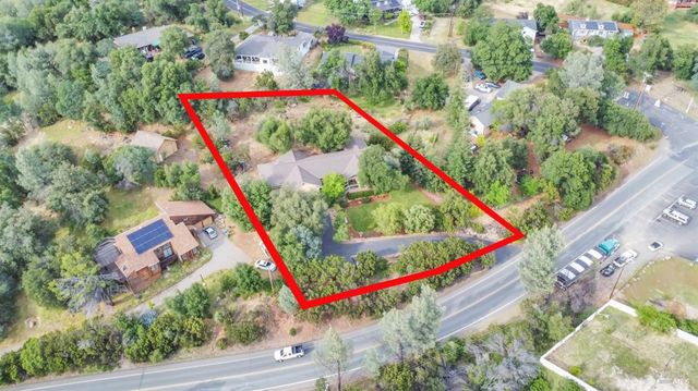 16911 Spruce Grove Rd, Hidden Valley Lake, CA 95467