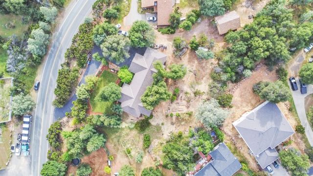16911 Spruce Grove Rd, Hidden Valley Lake, CA 95467