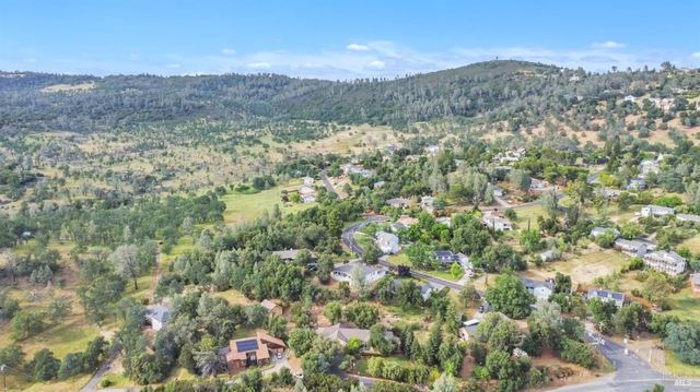 16911 Spruce Grove Rd, Hidden Valley Lake, CA 95467