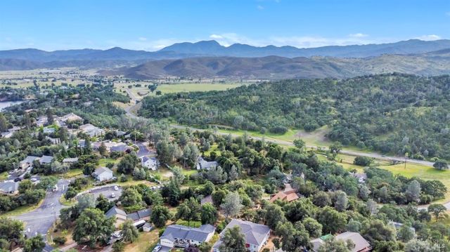 16911 Spruce Grove Rd, Hidden Valley Lake, CA 95467
