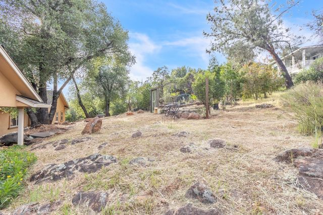 16911 Spruce Grove Rd, Hidden Valley Lake, CA 95467