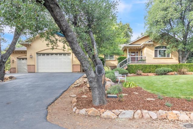 16911 Spruce Grove Rd, Hidden Valley Lake, CA 95467