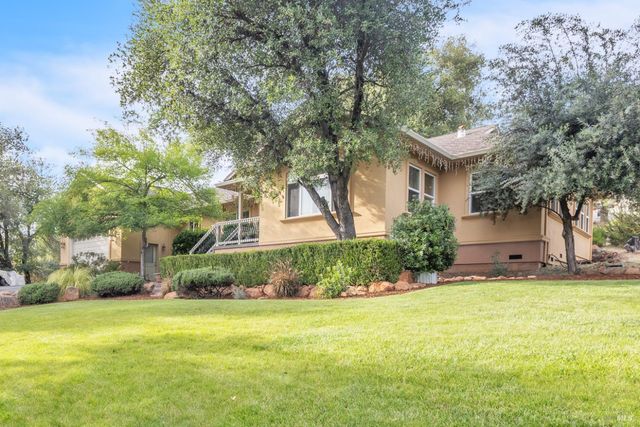 16911 Spruce Grove Rd, Hidden Valley Lake, CA 95467