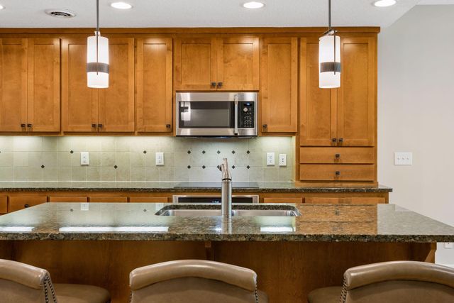 533 Willoughby Way W, Minnetonka, MN 55305