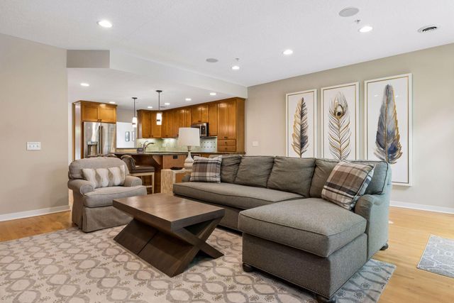 533 Willoughby Way W, Minnetonka, MN 55305