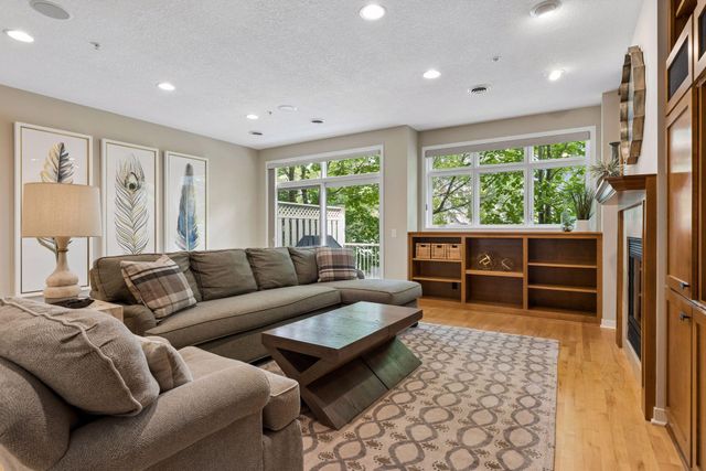 533 Willoughby Way W, Minnetonka, MN 55305