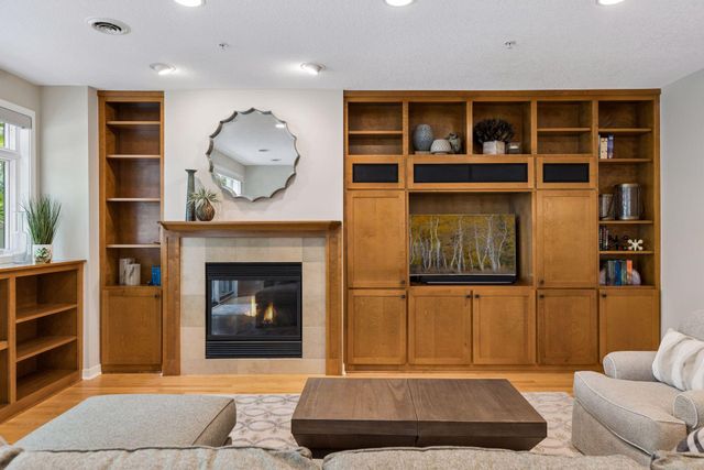 533 Willoughby Way W, Minnetonka, MN 55305