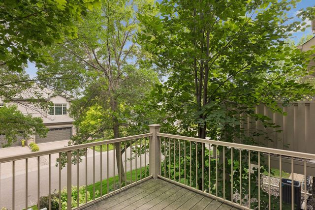533 Willoughby Way W, Minnetonka, MN 55305