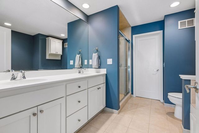 533 Willoughby Way W, Minnetonka, MN 55305