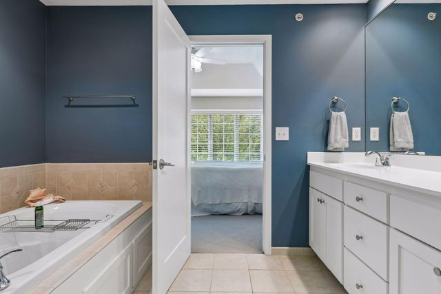 533 Willoughby Way W, Minnetonka, MN 55305