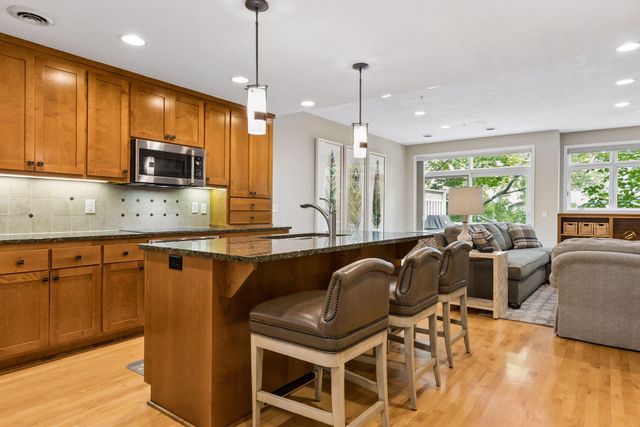 533 Willoughby Way W, Minnetonka, MN 55305